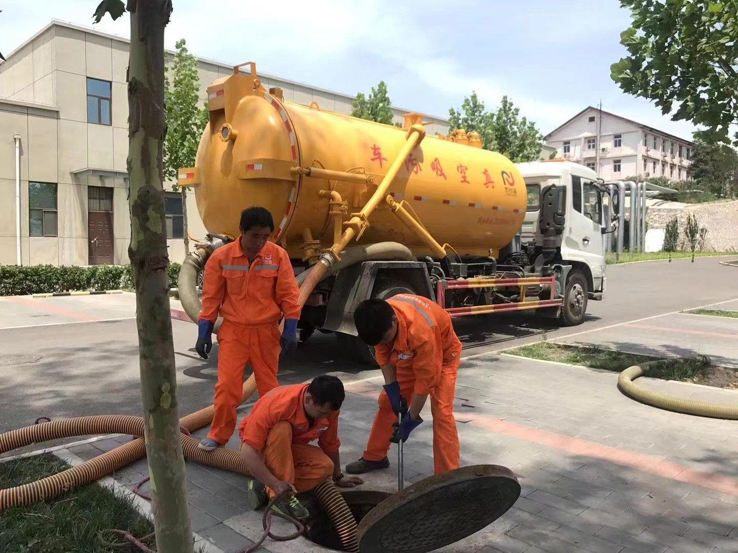 织金化粪池清理与5-8吨吸粪车施工效率分析